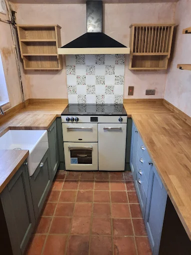 Aaron Evans Kitchen Fitter Worcester kitchen fitting detail