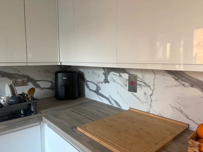 Aaron Evans Kitchen Fitter Worcester bathroom and ensuite fitting