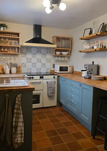 Aaron Evans Kitchen Fitter Worcester completed fitted room project